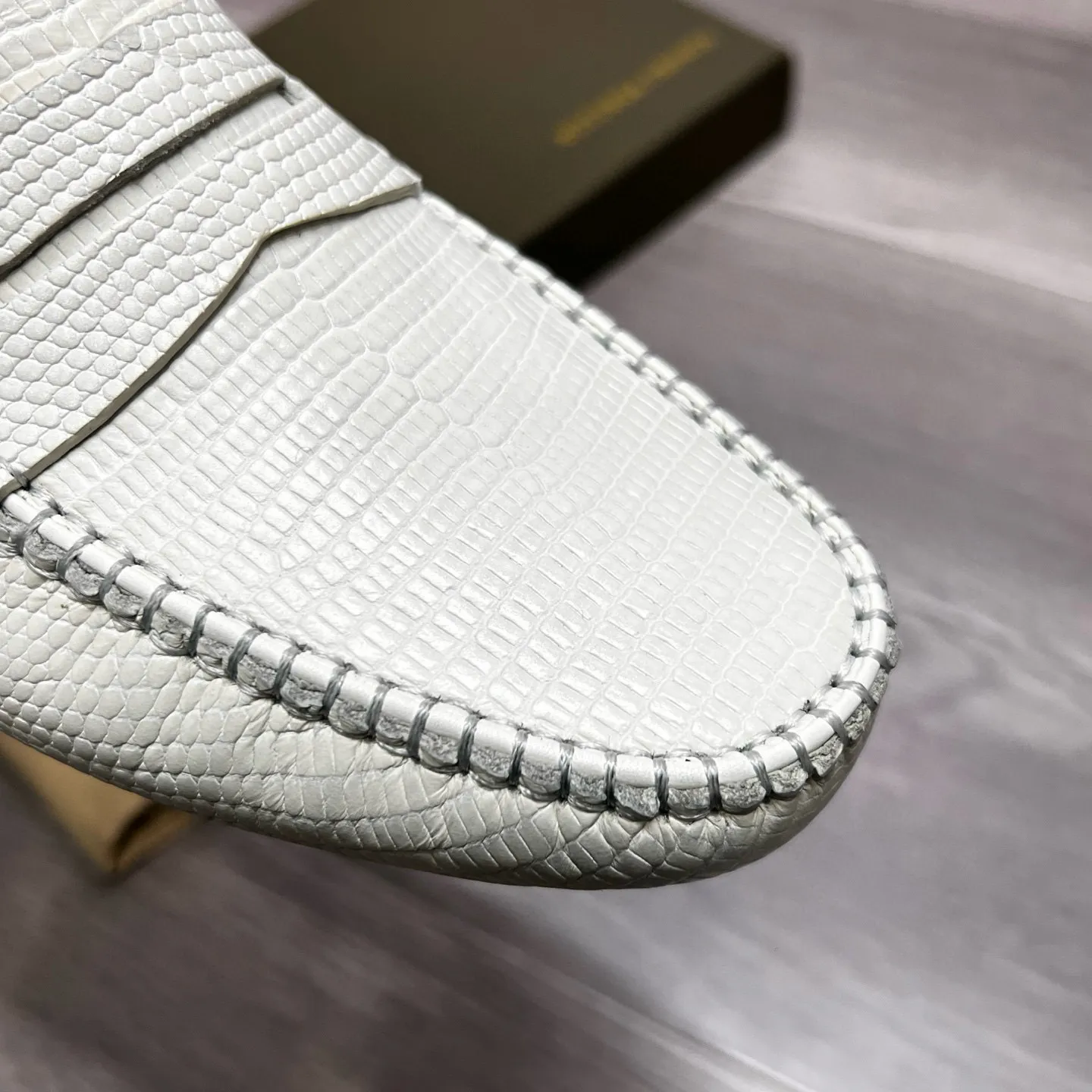 Factory price 480 BV 〰️Purely handmade classic men's beanie shoes👉👉driving shoes, slip-on shoes, made of imported cowhide from Italy, 💕water-dyed cowhide lining, 🔊original outsole, waterproof platform design, comfortable on the feet. A good choice for traveling and driving, three colors available, code number: 38-44, (45 can be customized)